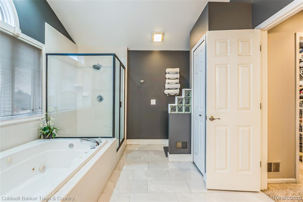 47740 Royal Pointe Drive, Canton, MI 48187 — Photo 31