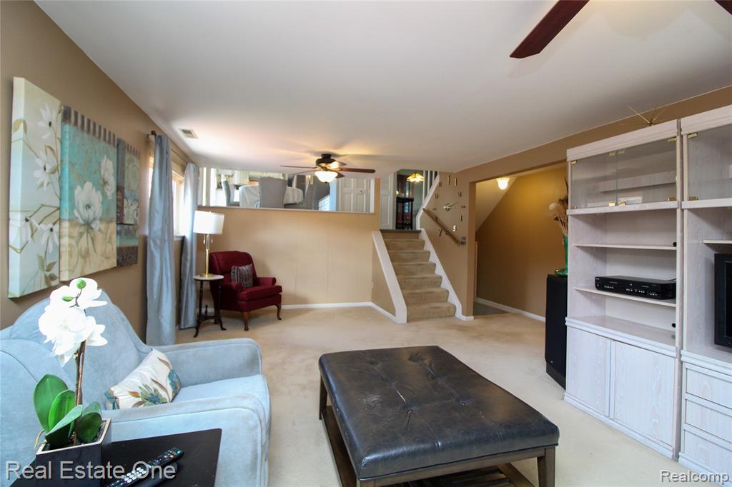 6942 Leslee Crest Drive, West Bloomfield, MI — Photo 16