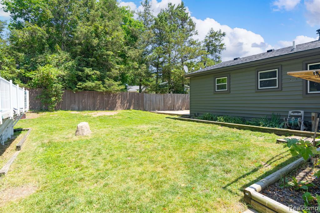 4069 Loch Drive, Highland, MI — Photo 35