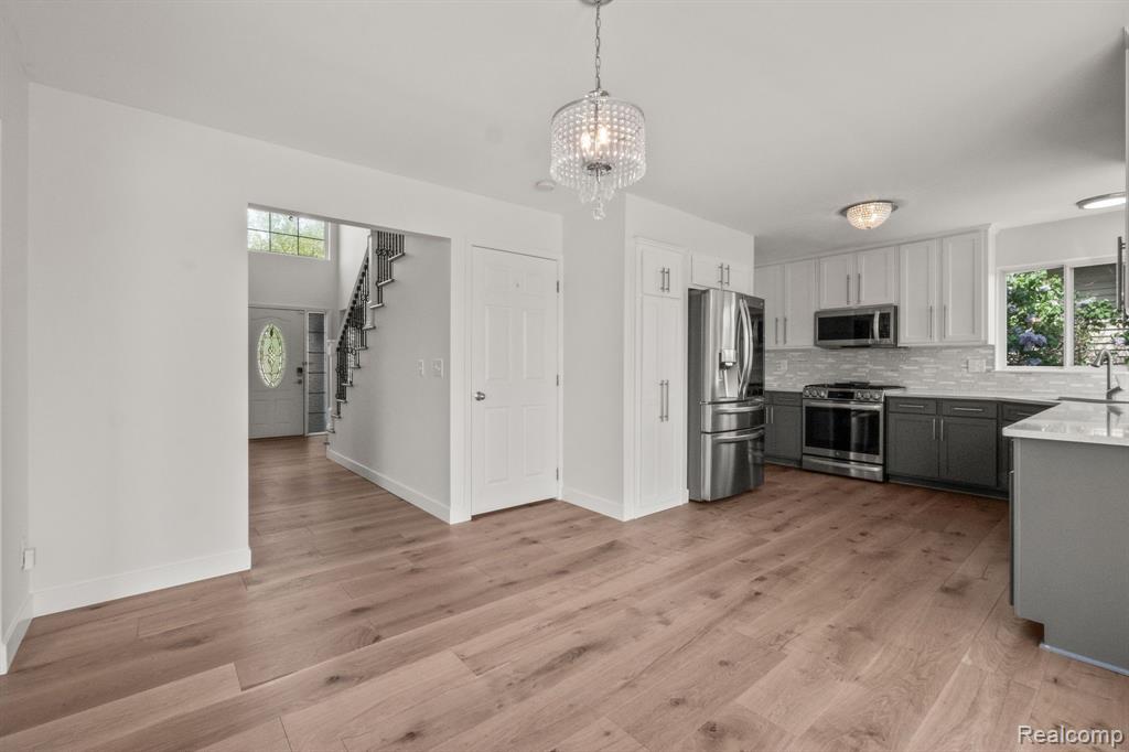 7870 GREENE FARM Drive, Ypsilanti, MI 48197 — Photo 10