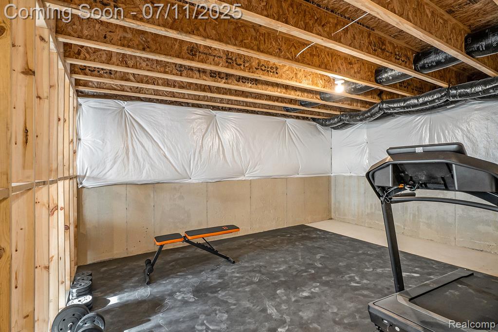 915 Village Drive, Davison, MI 48423 — Photo 21