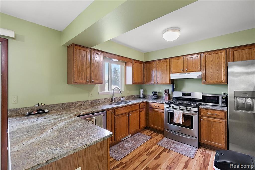 490 Glenn Court, Lake Orion, MI 48362 — Photo 14