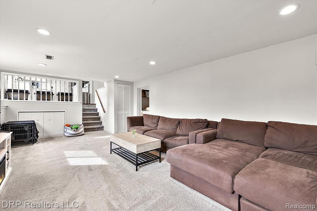 44012 Carrnation Drive, Sterling Heights, MI 48313 — Photo 19