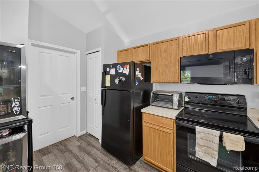 4077 Berkeley Avenue, Canton, MI 48188 — Photo 12