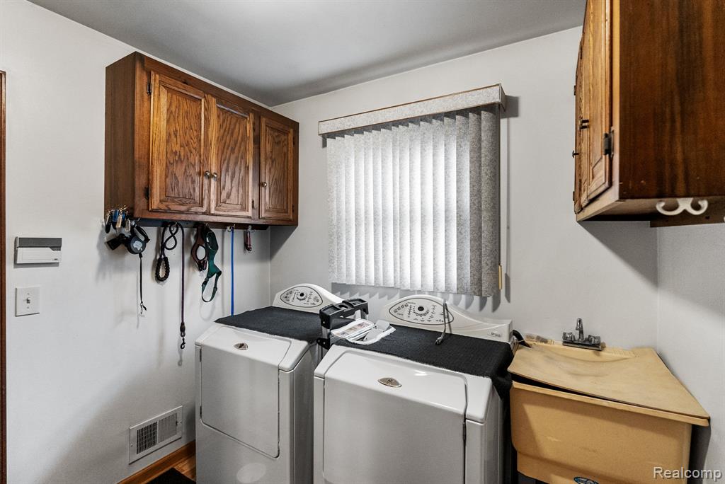 42917 Freeport Drive, Sterling Heights, MI 48313 — Photo 28
