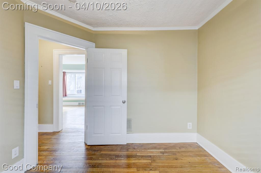 502 E LEWISTON Avenue, Ferndale, MI 48220 — Photo 25