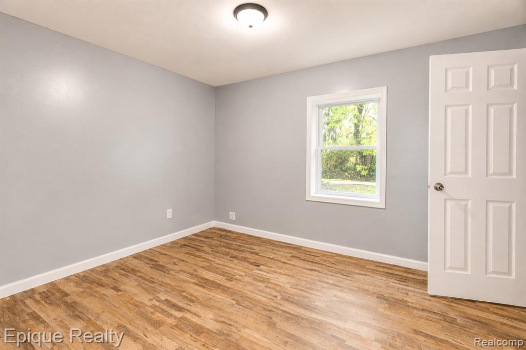 5649 Lapeer Road, MI — Photo 7