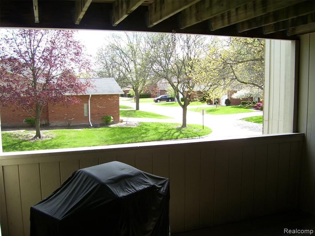 42364 Lochmoor Street, 6, Clinton Twp, MI 48038 — Photo 16