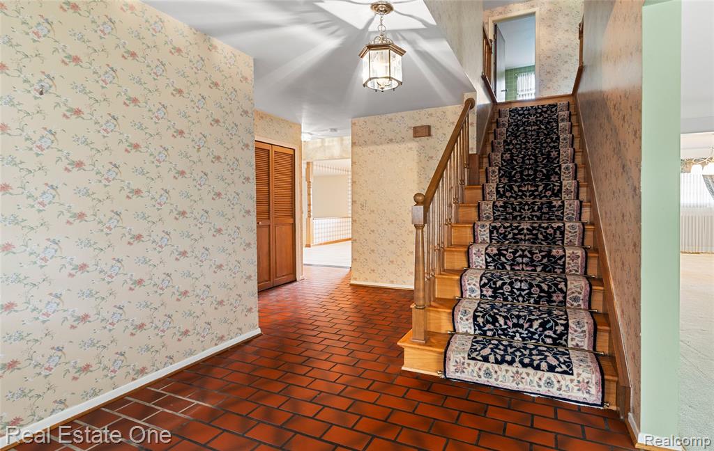 25574 Wilson Drive, Dearborn Heights, MI 48127 — Photo 18