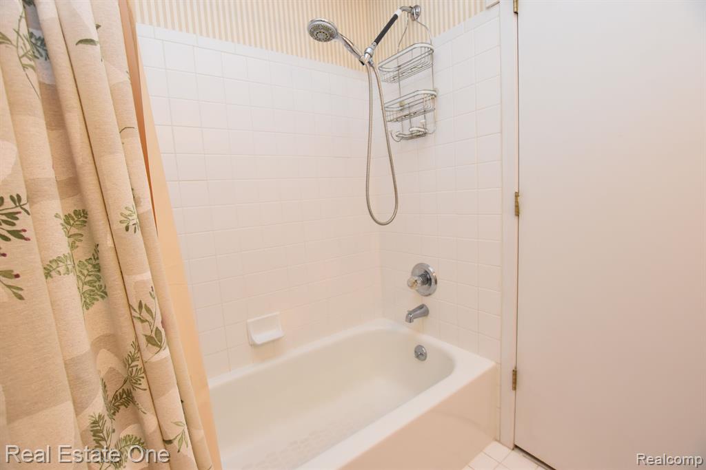 2117 OAKBROOK Boulevard, Walled Lake, MI 48390 — Photo 19