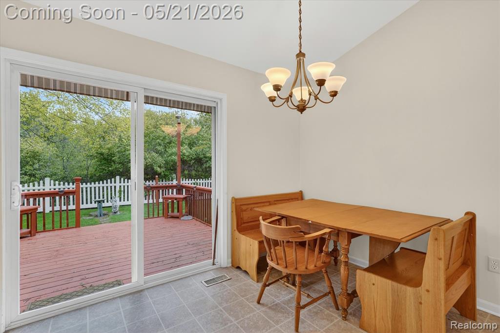 1607 Cedarwood Drive, Flushing, MI 48433 — Photo 9