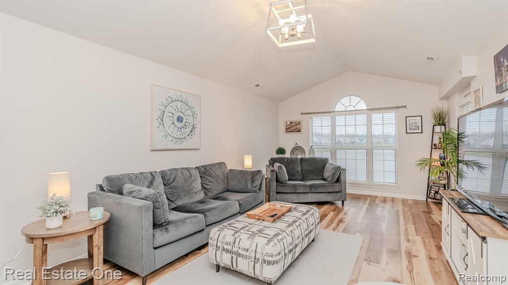 28209 Oakmonte Circle E, 60, New Hudson, MI 48165 — Photo 10