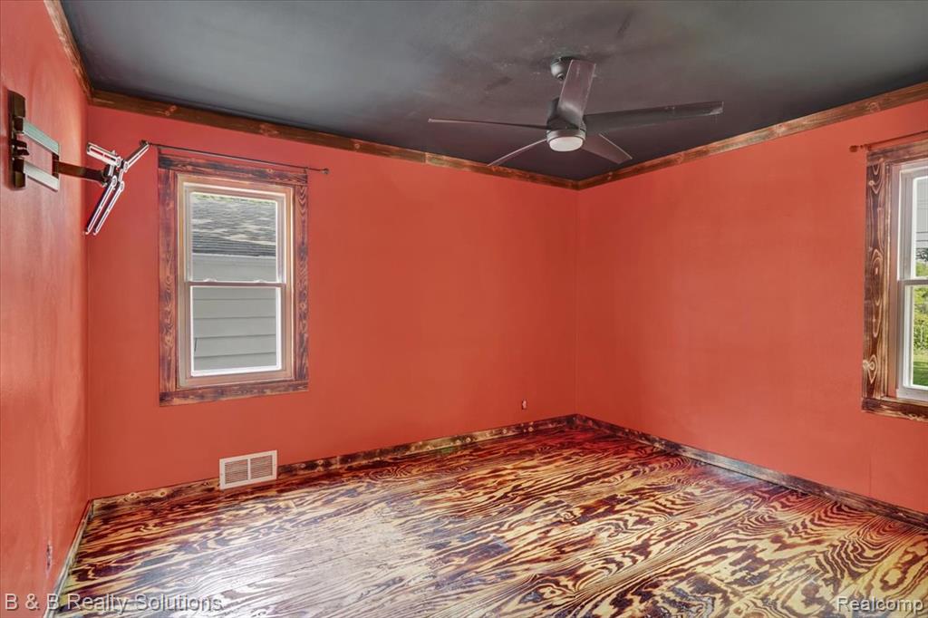 61 E Longfellow Avenue, Pontiac, MI 48340 — Photo 11