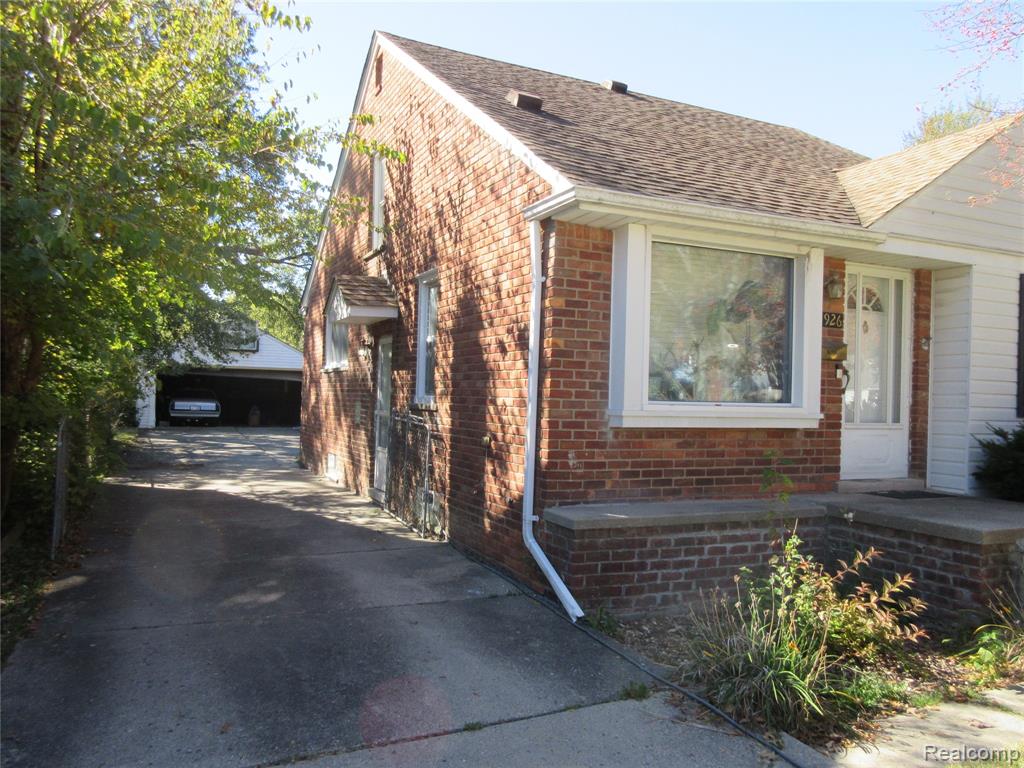 19926 Damman Street, Harper Woods, MI 48225 — Photo 3