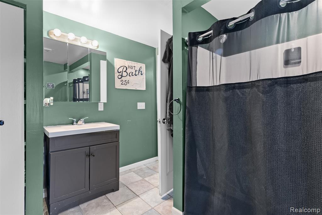 7250 Frances Road, Flushing, MI 48433 — Photo 19