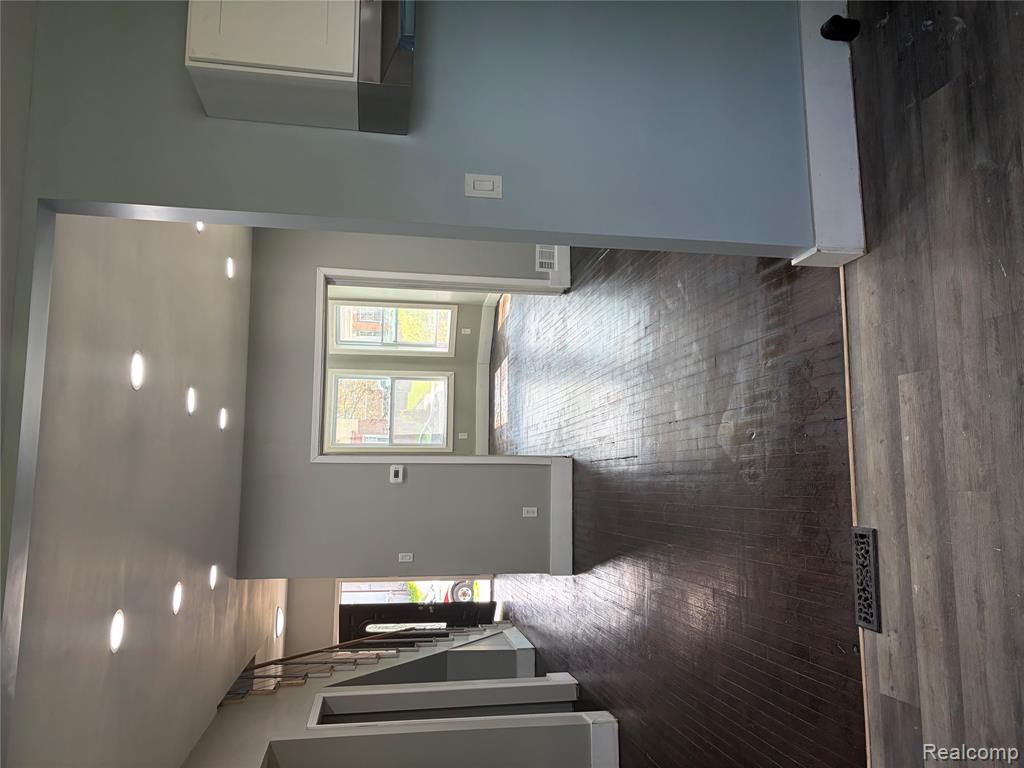 2420 Field Street, Detroit, MI 48214 — Photo 8