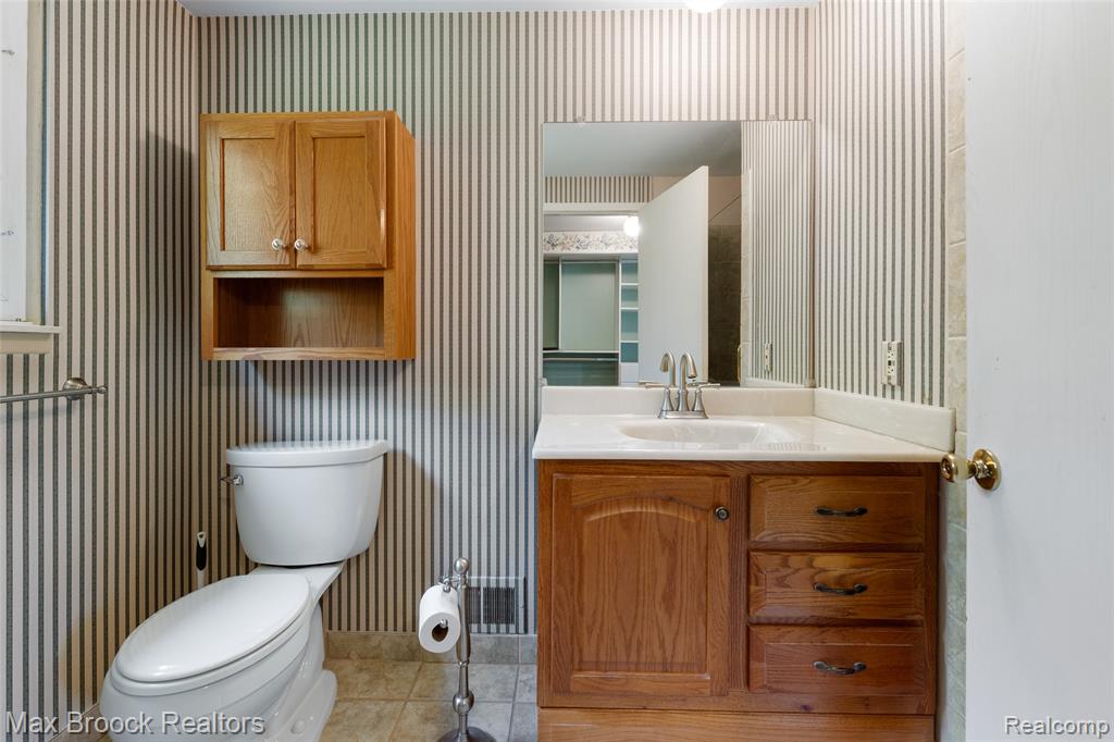 683 Thurber Drive, Troy, MI 48085 — Photo 36