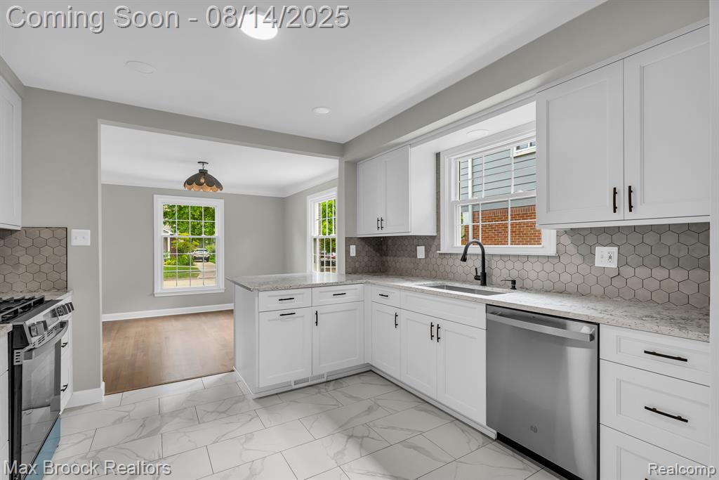 10725 Talbot Avenue, Huntington Woods, MI — Photo 9