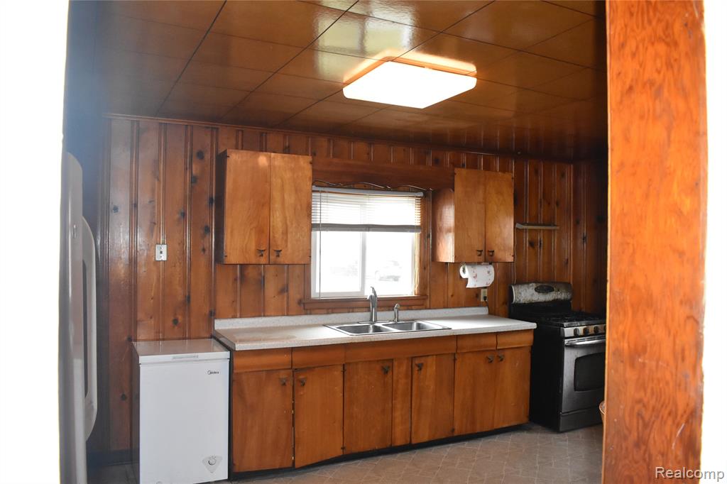 725 W 6th Street, Monroe, MI 48161 — Photo 8