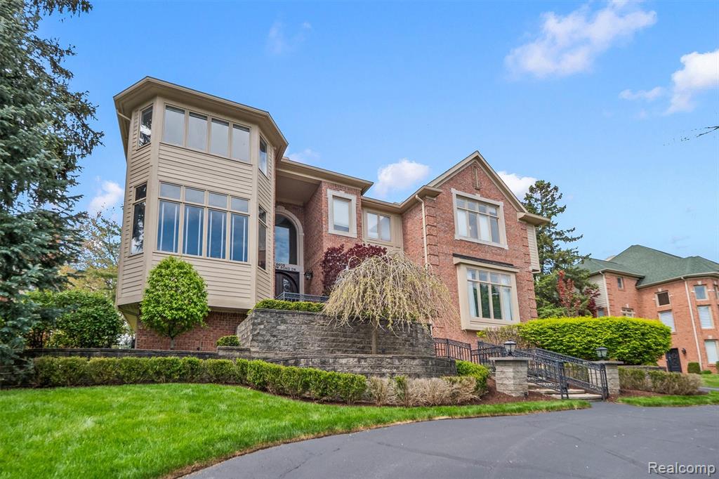 6608 Minnow Pond Drive, West Bloomfield, MI