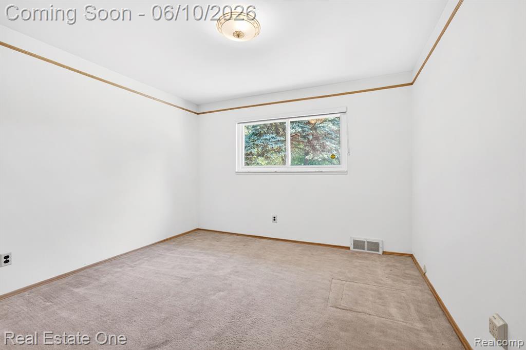 9421 Pine Street, Taylor, MI 48180 — Photo 14
