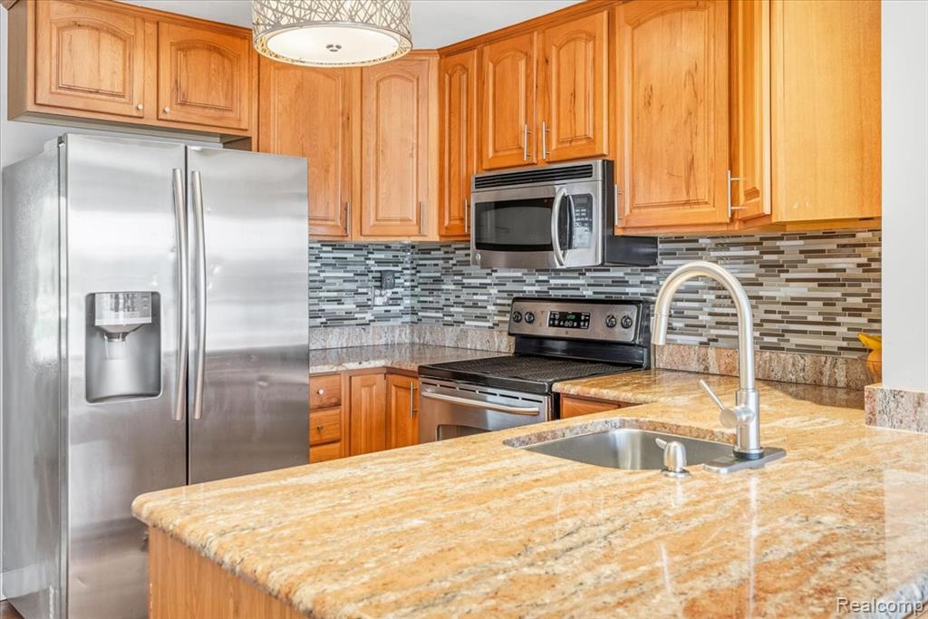47969 Merle Court, Belleville, MI 48111 — Photo 11