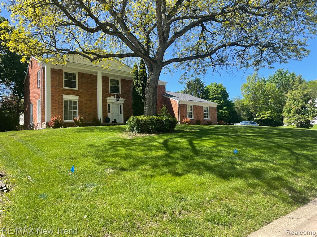 5250 Hardwoods Drive, West Bloomfield, MI 48323 — front exterior