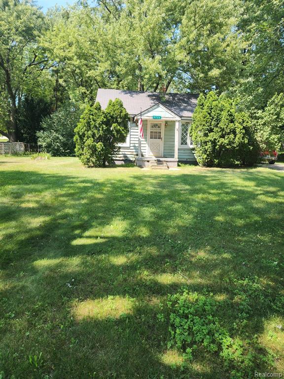 5736 Graves Street, Waterford, MI 48327 — front exterior