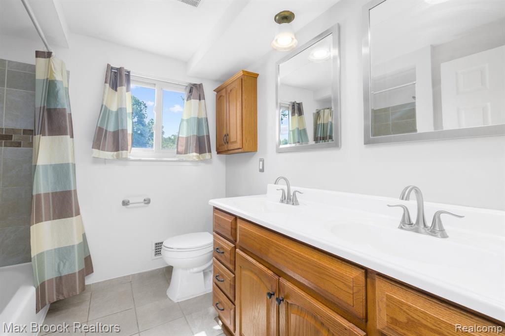 5718 Marble Drive, Troy, MI 48085 — Photo 17