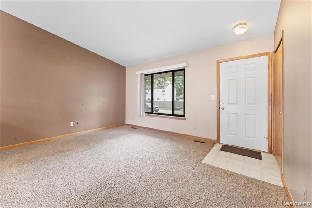 9160 Maplewood Drive, White Lake, MI — Photo 3