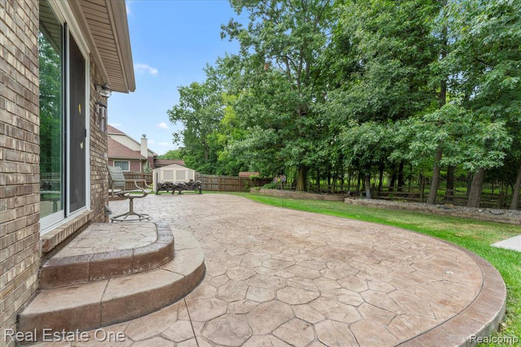 30026 Huron Meadows Drive, Rockwood, MI — Photo 38