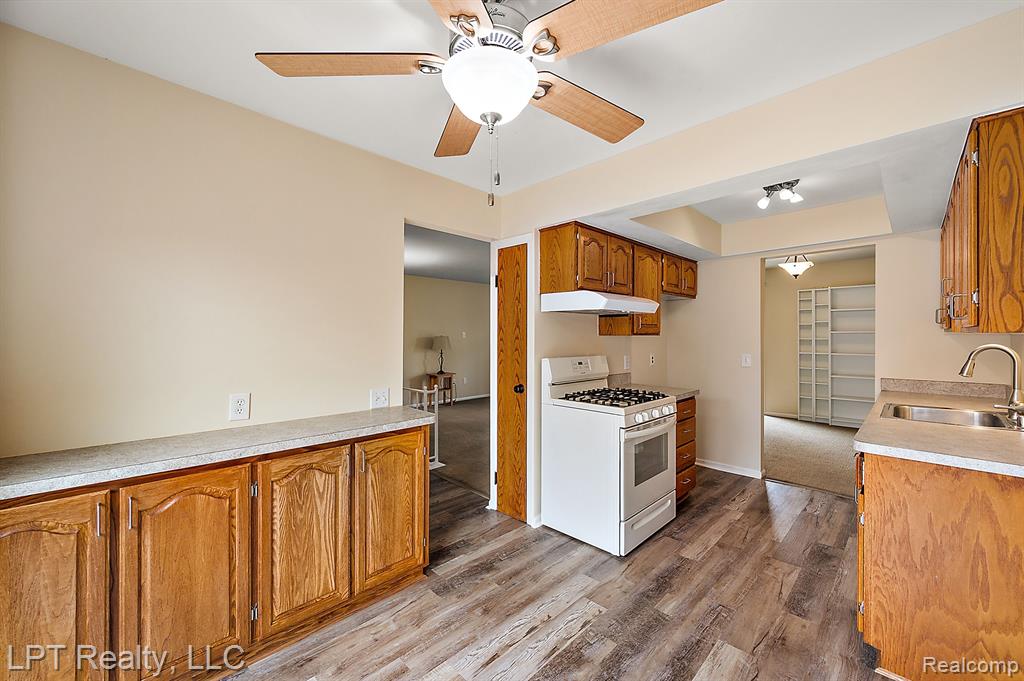 418 WILLOW GROVE Lane, Rochester Hills, MI 48307 — Photo 16