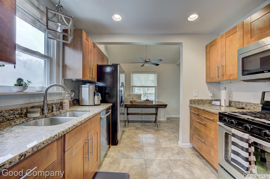 812 N Edgeworth Avenue, Royal Oak, MI 48067 — Photo 13