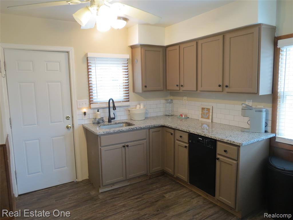 1648 Lombardy, Highland, MI 48356 — Photo 11