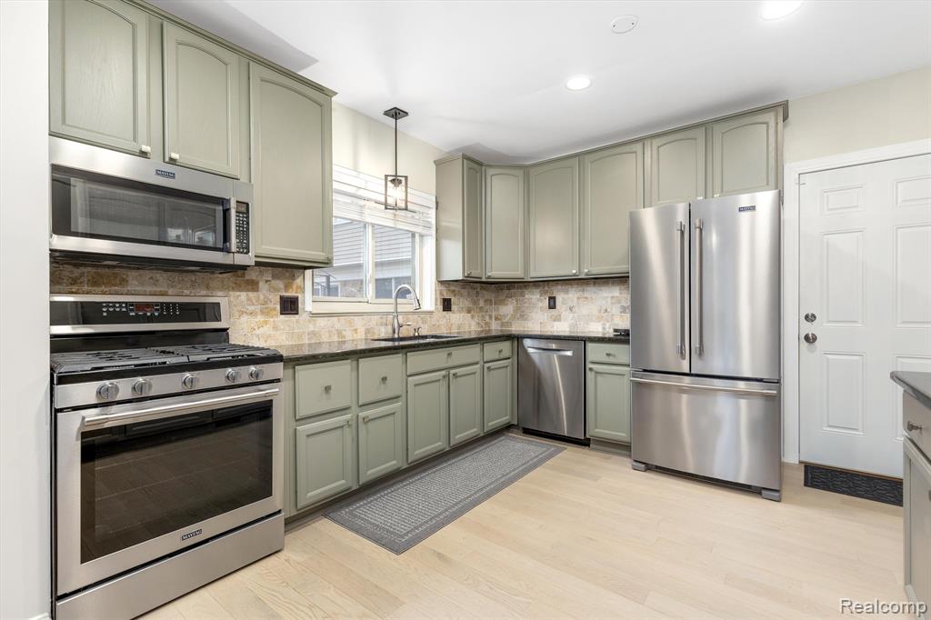 6500 RAINTREE Court, Canton, MI 48187 — Photo 2