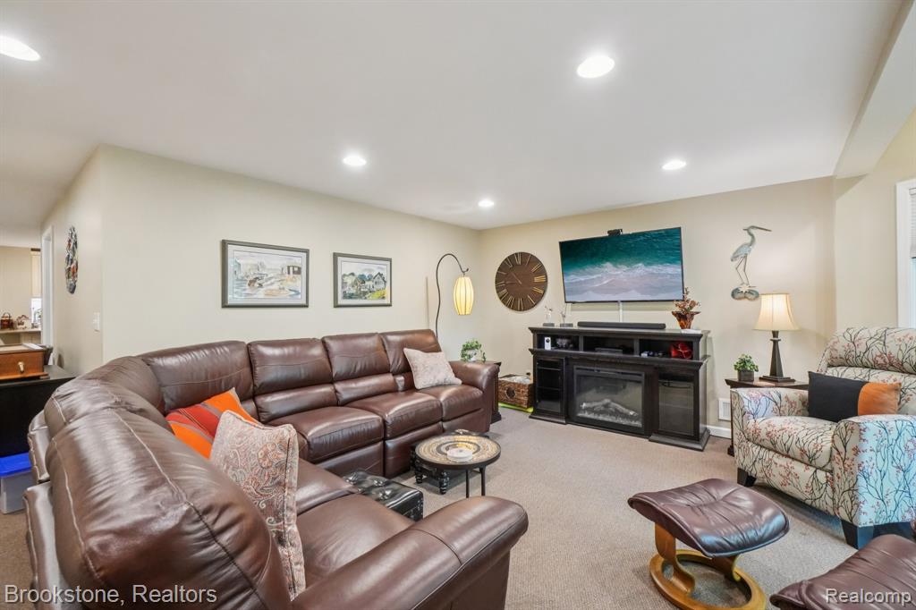 5947 Blackberry Lane, Clarkston, MI 48348 — Photo 41