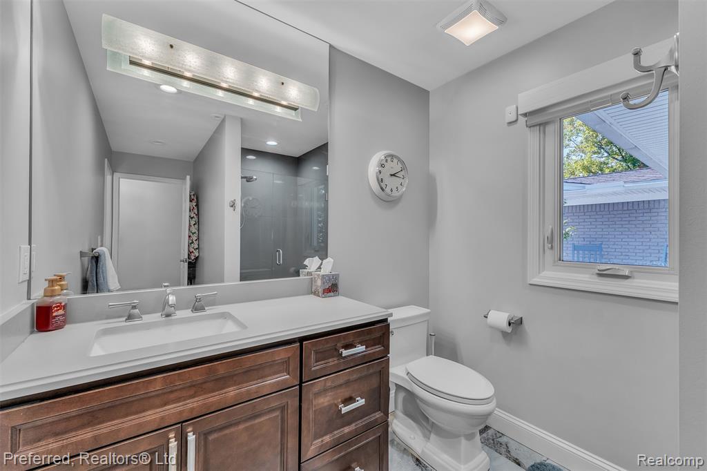 7660 Maceday Lake Road, Waterford, MI 48329 — Photo 35