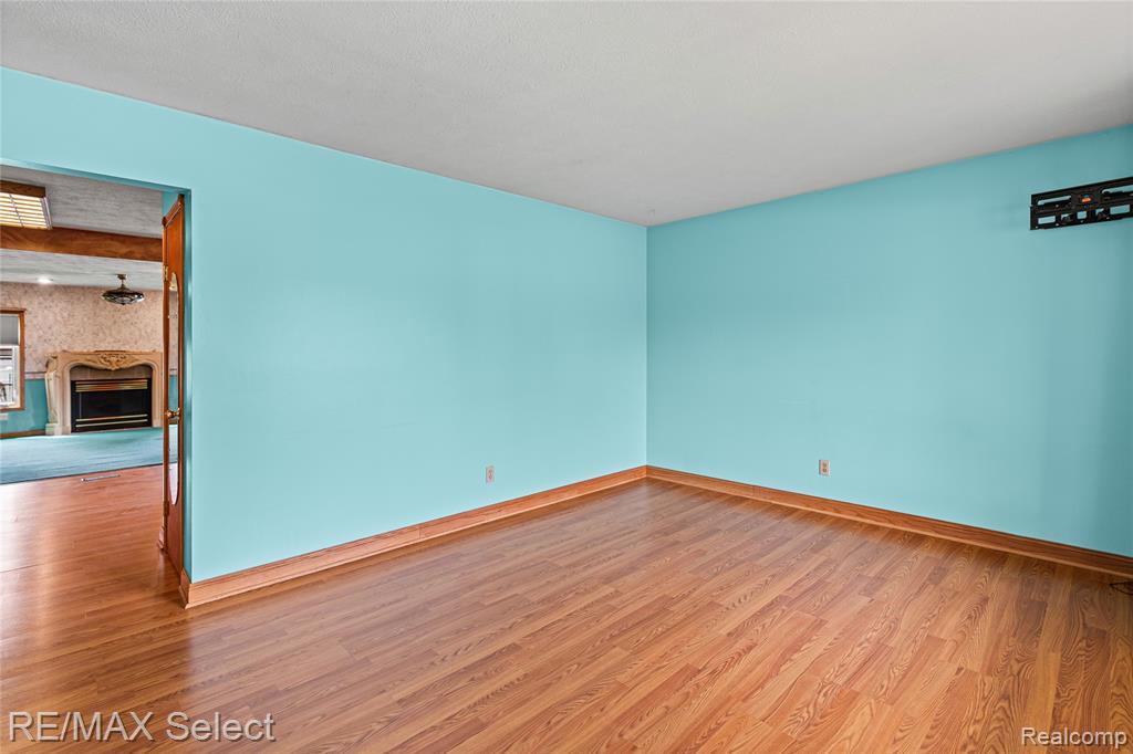 1412 Kettering Street, Burton, MI 48509 — Photo 18