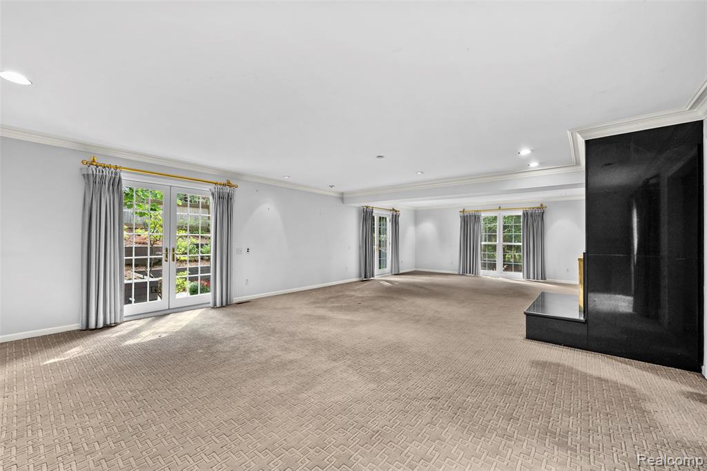 194 Charlevoix Avenue, Grosse Pointe Farms, MI 48236 — Photo 14