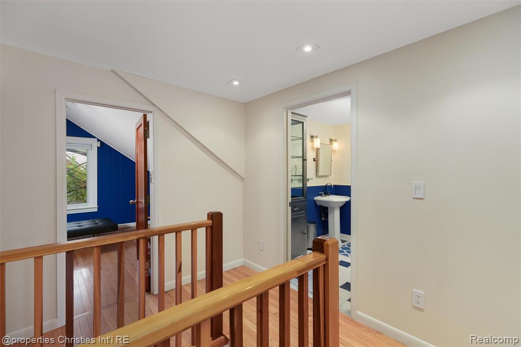 13323 Hart Avenue, Huntington Woods, MI — Photo 23