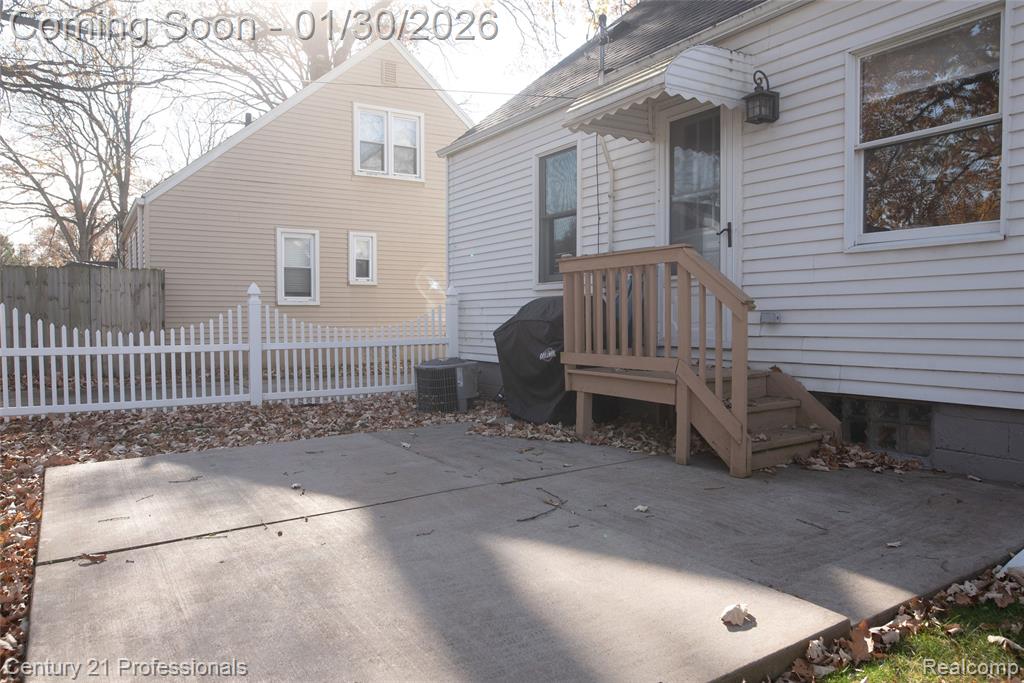 900 N Rembrandt Avenue, Royal Oak, MI 48067 — Photo 10