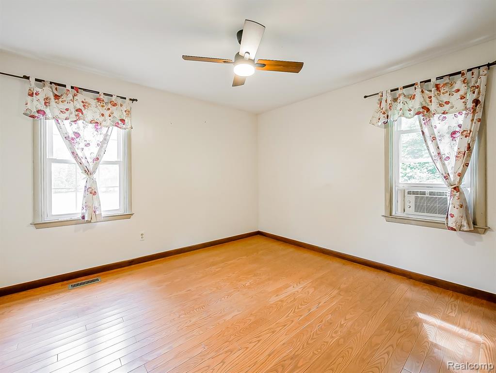 52010 11 Mile Road, South Lyon, MI 48178 — Photo 21