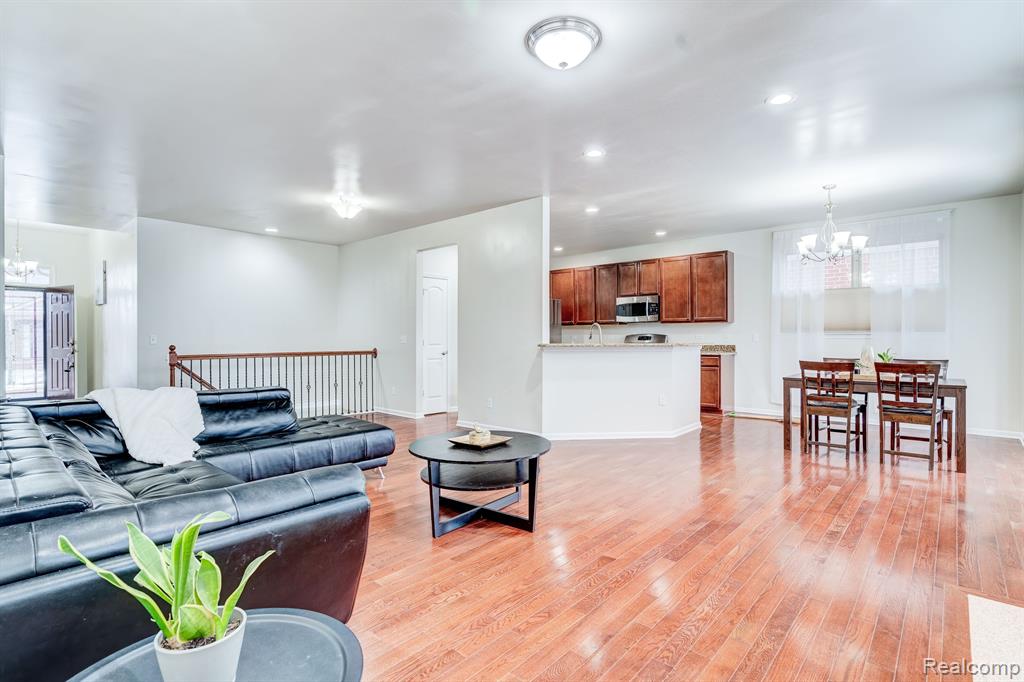 2247 PALMETTO, Commerce Twp, MI 48382 — Photo 5