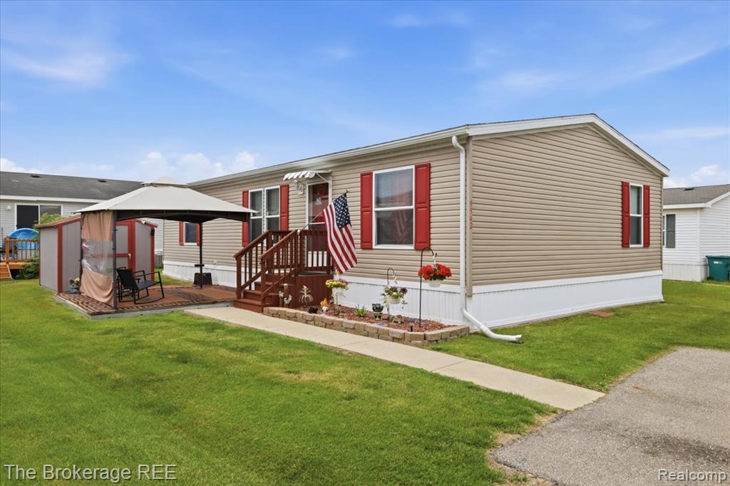 9542 Foxwell Circle, Fenton, MI 48430 — Photo 2