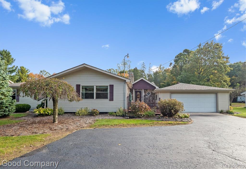 7200 N Seymour Road, Flushing, MI 48433 — front exterior