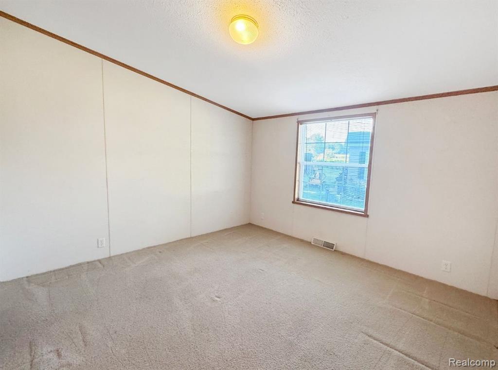 8489 Barkwood Circle, Fenton, MI 48430 — Photo 15