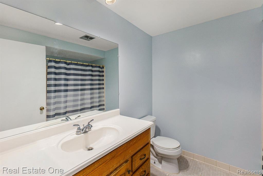 3694 OLD CREEK Road, Troy, MI 48084 — Photo 11
