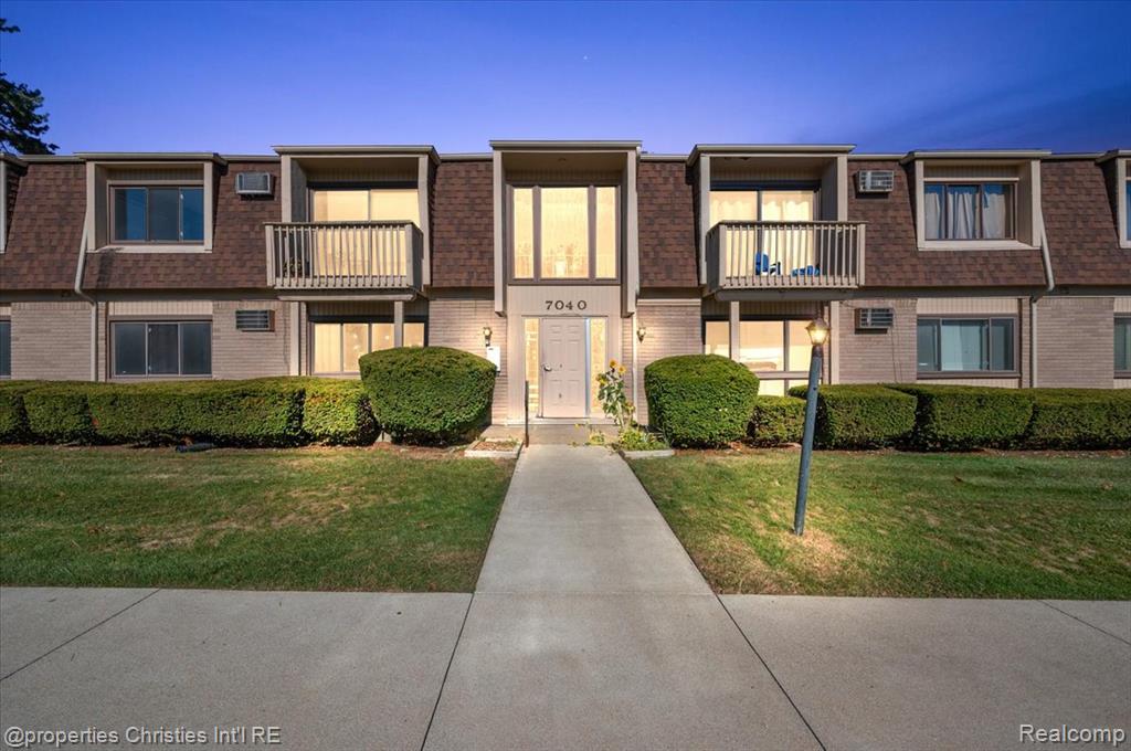 7040 Villa Drive, 2, Waterford, MI 48327 — front exterior