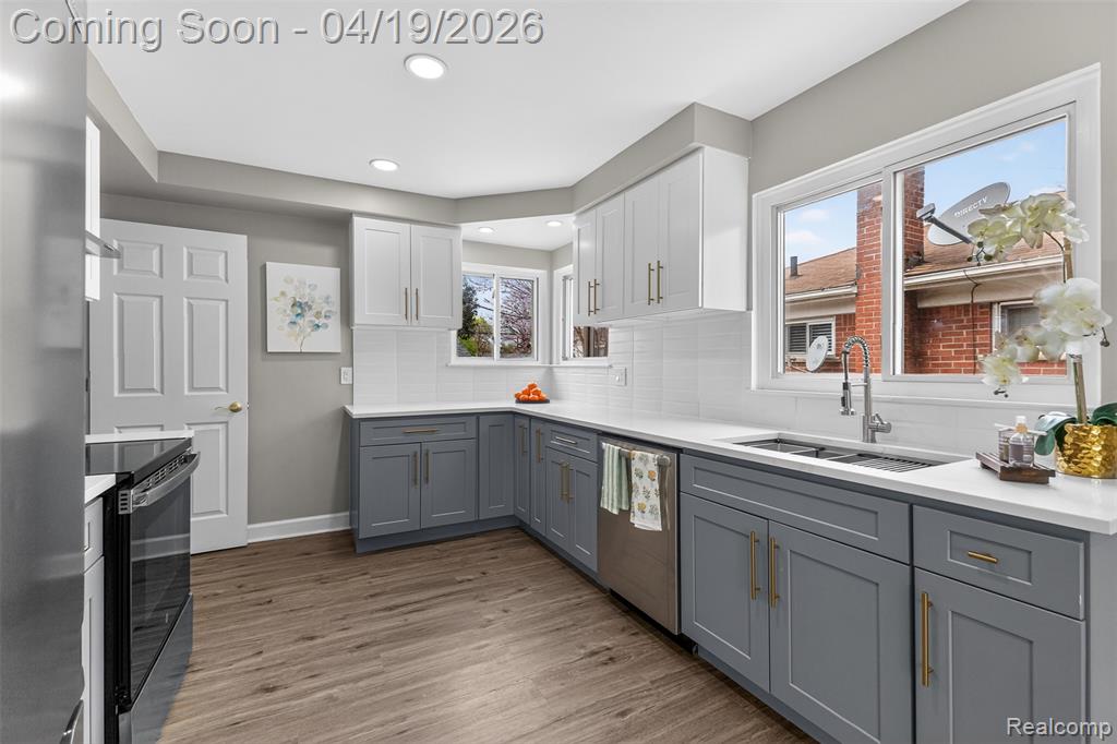 9075 W Parkway Street, Detroit, MI 48239 — Photo 16