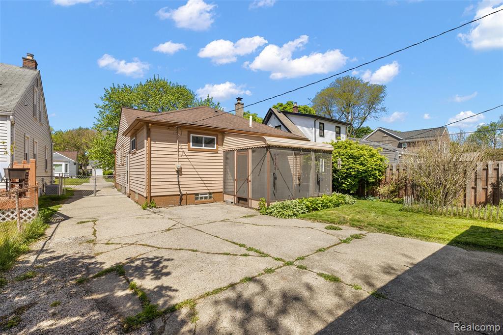 637 S Edgeworth Avenue, Royal Oak, MI 48067 — Photo 48